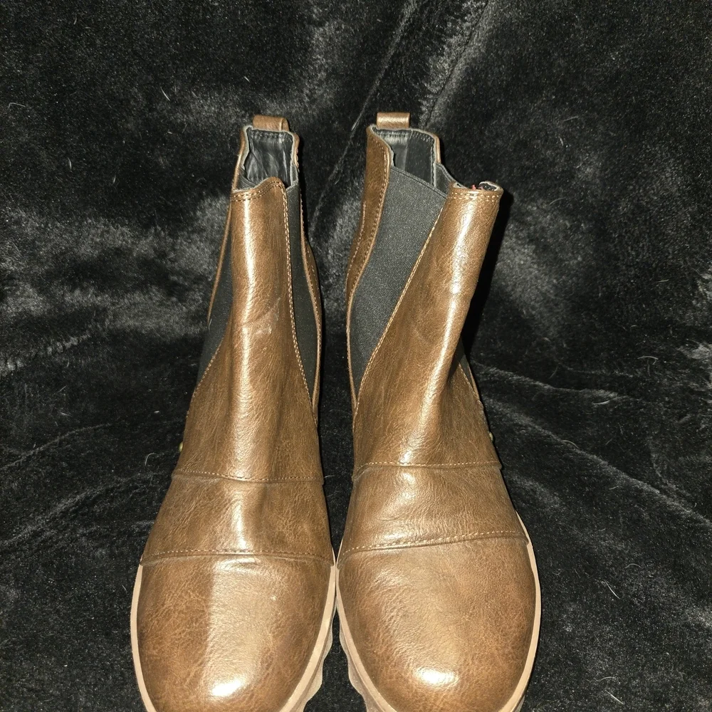 Chic Brown Wedge Ankle Boots